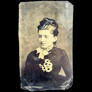 Hermosa Mujer Elegante Tipo Tinte 1/6 De Colección con Flores y Lazo Moda c1870s - Imagen 1 de 3