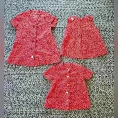 Juego de 3 Vestidos de Pana Niña Artesanales Rojo Blanco Verde Estampado de Flores Foto 1 de 4