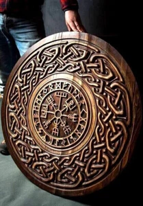 Scudo vichingo norvegese 24" intaglio medievale in legno ornamento celtico rotondo battaglia nuovo - Foto 1 di 6