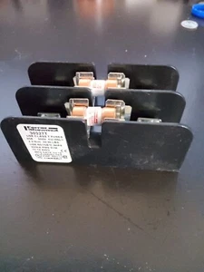 Blocco fusibili Ferraz 30327T con 2 fusibili A3T30 - Foto 1 di 4