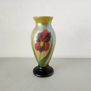 Orient & Flume Iris Floral Glass Vase Greg Held Iridescent Signed Numbered - Picture 1 of 8