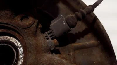 Volkswagen Golf 2004 ABS Sensor (ABS WHEEL SPEED SENSOR) Front Rig #605352-26 - Image 1 of 4