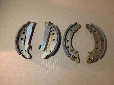 Juego de zapatas de freno de tambor traseras Volkswagen Jetta 1982-1991 1983 1984 1985 Foto 1 de 4