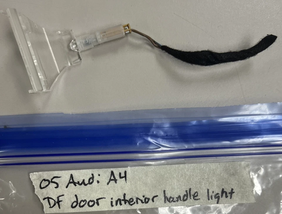 Luz de manija interior delantera para conductor AUDI A4 1.8T 2005-2008 Foto 1 de 1
