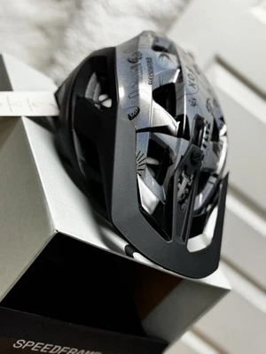 Casco Fox Speedframe Pro MIPS Lunar Edición Especial Talla Med Foto 1 de 2