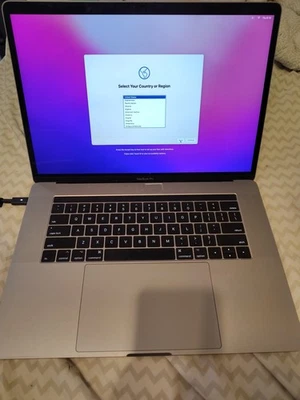 Laptop Apple MacBook Pro (256 GB SSD, Intel Core i7 7ª generación 2,7 GHz, 16 GB) - Gris Foto 1 de 4