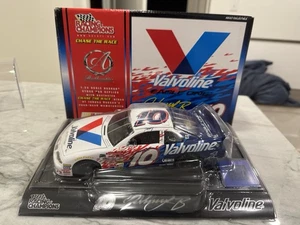 Johnny Benson 2001 Valvoline Nascar 1/24 Diecast Racing Champions Authentics #10 - Picture 1 of 5