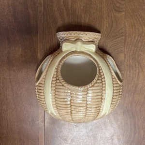 VTG Ceramic Wall Pocket Basket Bow Plants Flowers Cottage Granny Core Farm Decor - Picture 1 of 7