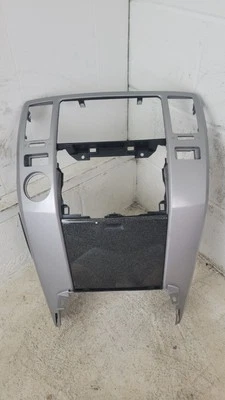 03-09 TOYOTA 4RUNNER 4x4 OEM PLATEADO TABLERO CENTRAL RADIO ALMACENAMIENTO VENTILACIÓN BISEL EMBELLECEDOR Foto 1 de 4