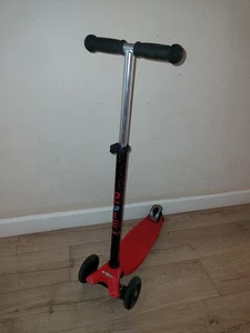 Maxi Micro Deluxe Scooter - red / black - Picture 1 of 13