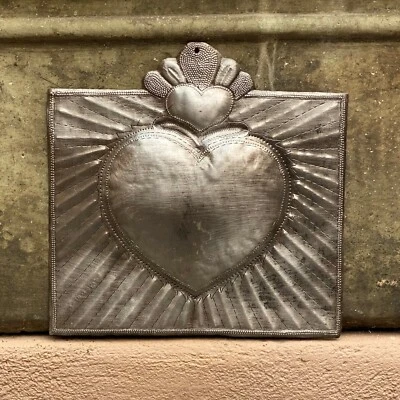 Corazón de Metal Haitiano, Sagrado Corazón, Decoración de Pared de Metal, Arte Popular Religioso 9 x 9" Foto 1 de 4