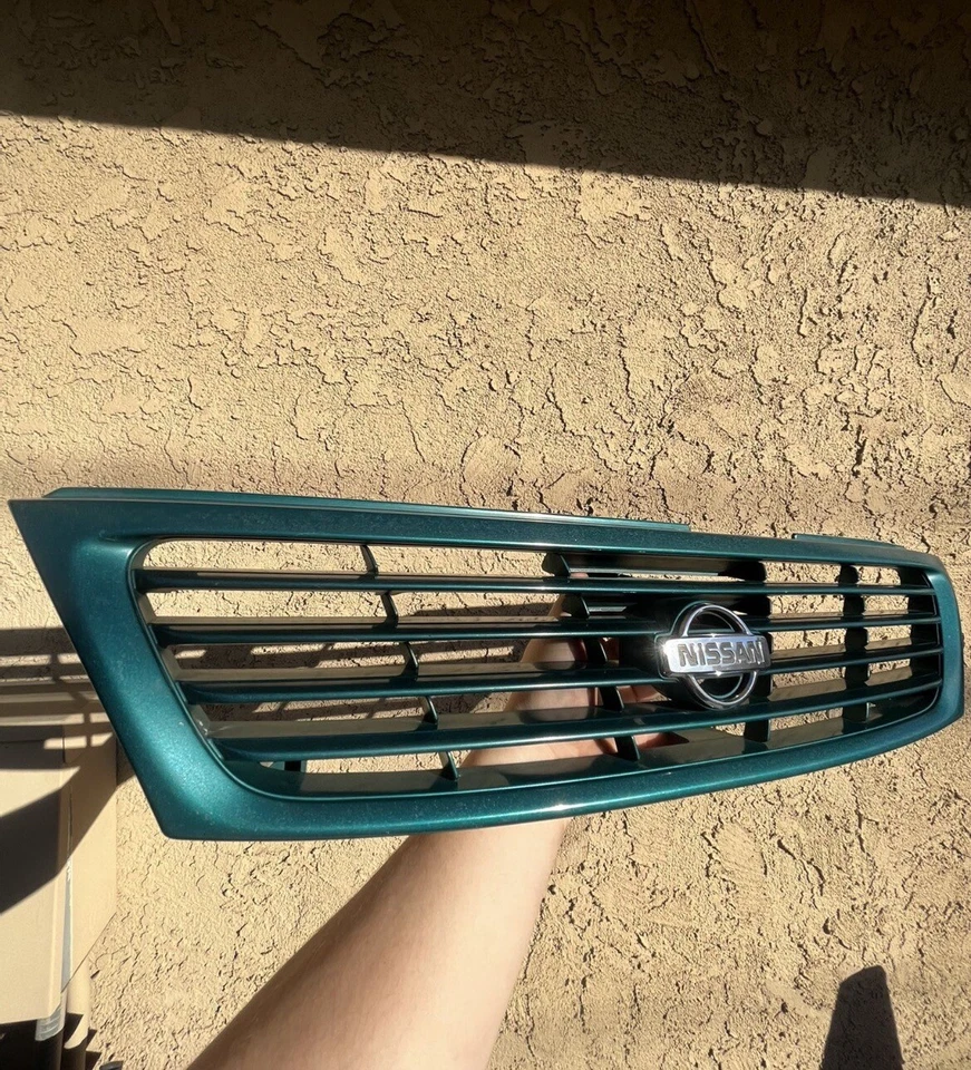 Решетка в сборе 95 96 97 Nissan 200 SX с зеленой эмблемой от оригинального производителя - Изображение 1 из 1