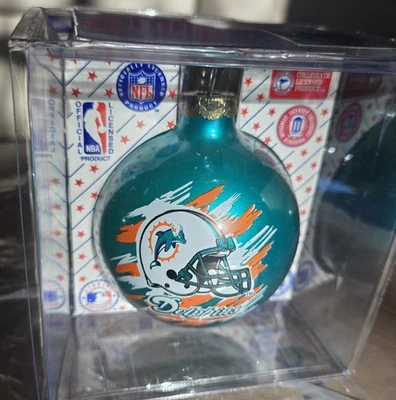Miami Dolphins Vidrio Navidad Pelota Adorno NFL Deportes Coleccionista Serie De Colección Foto 1 de 4