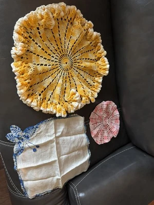 Tapetes de encaje bordados a mano y ganchillo de colección 8" 14" pañuelo mariposa Foto 1 de 4