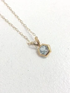 9ct Yellow Gold Hexagonal Blue Topaz Pendant & 40 cm Oval Link Chain 1.00g - Picture 1 of 8