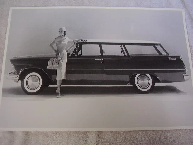 Plymouth Suburban Station Wagon 1957 12 x 18 foto grande  Foto 1 de 1