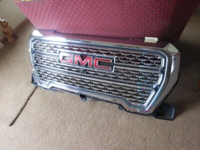 GMC Sierra 1500 Denali 19 20 21 parrilla con cámara 2019 2020 2021 Foto 1 de 4