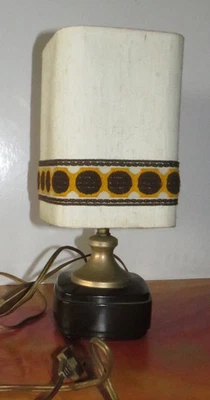 Vintage, Belle lampe de chevet année 70 - Photo 1/2