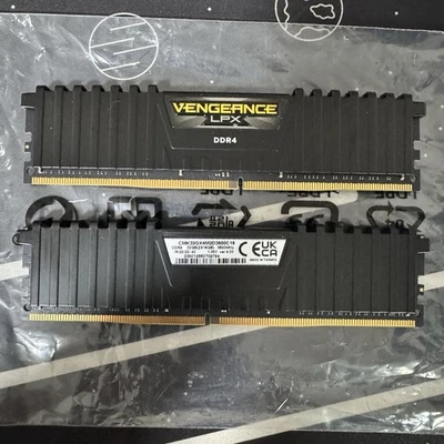 Memoria RAM de escritorio Corsair Vengeance LPX 64 GB (2 x 32 GB) PC4-28800 (DDR4-3600) Foto 1 de 2