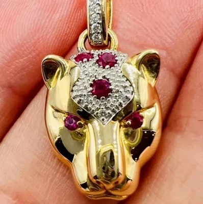 Colgante cara pantera moissanita corte redondo de 2,40 quilates chapado en oro amarillo de 14 quilates Foto 1 de 4