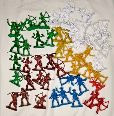 Lote de figuras de plástico vintage de vaqueros e indios occidentales Hong Kong x53 diferentes colores Foto 1 de 4