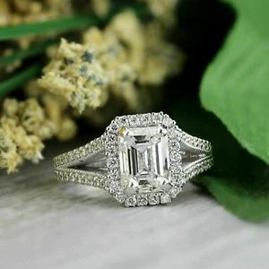 Anillo de compromiso halo de diamantes corte esmeralda de 4 quilates vástago dividido acabado oro blanco - Imagen 1 de 8