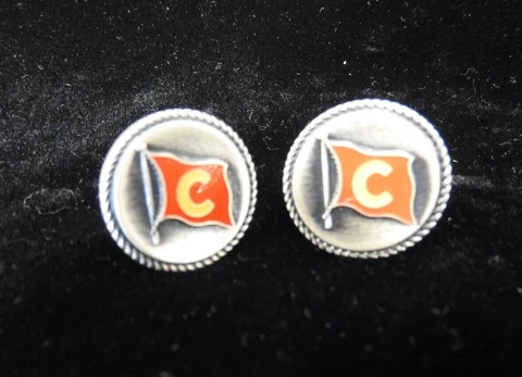 Chicago Cubs Cufflinks - "C" in Red Flag - Silver-Tone Cover
