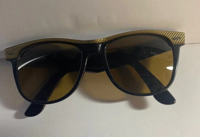 Gafas de sol vintage B&L Ray-Ban EE. UU. Wayfarer II a rayas marrón y negro LEER Foto 1 de 4