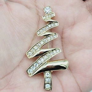 Vintage Monet Pave Crystals Christmas Tree Brooch Gold Tone Timeless Jewelry EUC - Picture 1 of 5