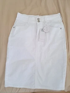 Fun White Twill Denim Pencil Skirt 5 Pocket Back Slit WHITE Sz M NWT - Picture 1 of 3