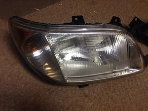 02 03 04 05 06 FREIGHTLINER  MERCEDES SPRINTER RIGHT FRONT HEADLIGHT OEM - Picture 1 of 3