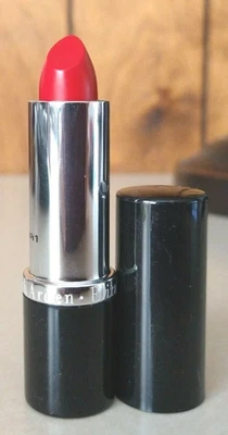 Elizabeth Arden Beautiful Colour Moisturising Lipstick 02 Red Door Red 3 FOR 2