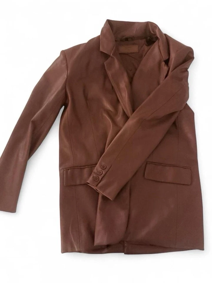 Blazer para mujer BlankNYC plisado talla pequeña chaqueta marrón Foto 1 de 4