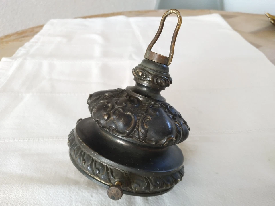 ANCIENNE GRIFFE DE LUSTRE LAMPE BRONZE POUR TULIPE OU GLOBE 1900 GRAND MODÈLE - Photo 1/4