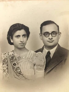 Fotografía vintage de la India pareja parsi. EOS Studios, Bombay 5,75 pulgadas x 7,25 pulgadas - Imagen 1 de 7