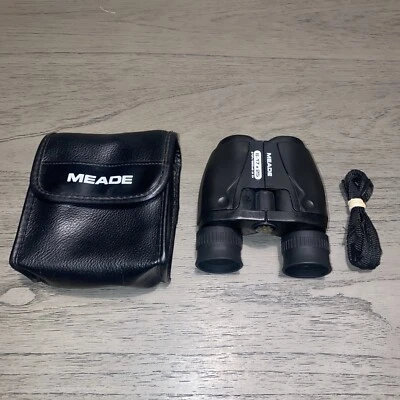 Meade Binoculars 272 feet / 1000 yards Travelview 8-17x25 - Image 1 of 4