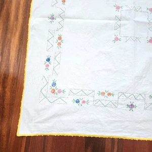 Paño de mesa cuadrado vintage bordado flores para mamás tocador bufanda borde amarillo - Imagen 1 de 10