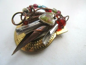 Hecho a mano ARTE Metal Cuentas Alambre Corazón Collage Colgante Collar 2" - Imagen 1 de 4