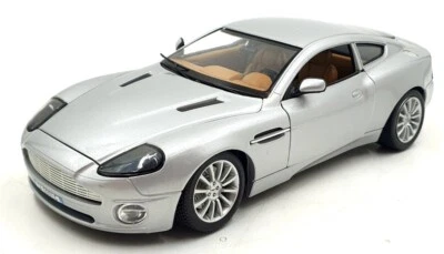 Burago 1/18 Scale Diecast DC18722A Aston Martin Vanquish - Silver With Case - Image 1 of 4