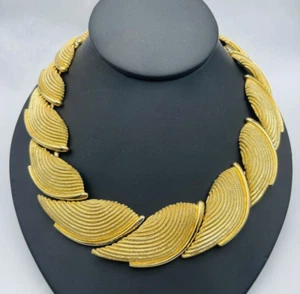 Collar Vintage Cuello Eslabón Enchapado en Oro Alas de Metal Cepillado Años 80 - Imagen 1 de 10
