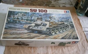 TAMIYA 1-25 RUSSIAN SU-100 PANZERJAGER MOTORIZZATO CINGOLI IN METALLO NUOVO VINT - Foto 1 di 7