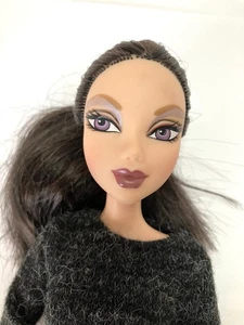 Barbie My Scene Nolee Muñeca de Moda Revestida Sin Zapatos Articulados Ojos Púrpura - Imagen 1 de 9