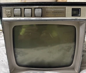 Vintage Magnavox Portable TV Working 1970’s Video Uploaded W/old Antenna Inc - Bild 1 von 8