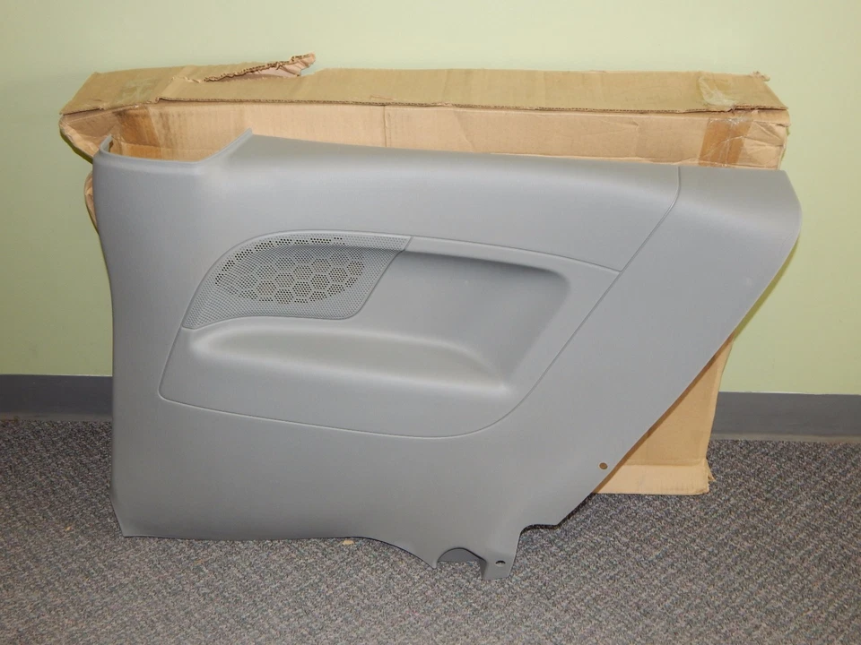 Nuevo panel interior de ajuste de cuarto inferior gris Ford Focus 2006-2007 fabricante de equipos originales Foto 1 de 4