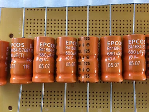 10V 16V 25V 35V 40V 3.3uF 100uF 220uF 470uF 680uF 1000uF Axial Alu Capacitors - Picture 1 of 11