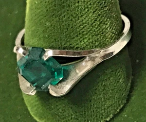 Vintage Simulated Emerald Stamped 18k HGE Ring Size 5 May Birth Stone Green - Picture 1 of 14