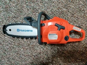 Husqvarna 440 Toy Kids 3+ Battery Operated Chainsaw Power Tool Works! - Picture 1 of 4