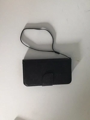 iPod touch 7th Generation Black Wallet Case - Image 1 of 4