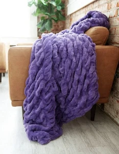 NUEVO Minky Couture Lujoso Abrazos Prado Violeta Púrpura Manta Adulto Talla 50×60 - Imagen 1 de 8