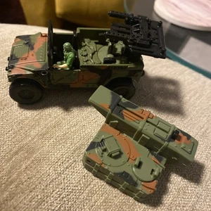 Matchbox 3.5" Die Cast Metal Military HUMVEE PopUp Guns 1998 & Figure - Picture 1 of 19